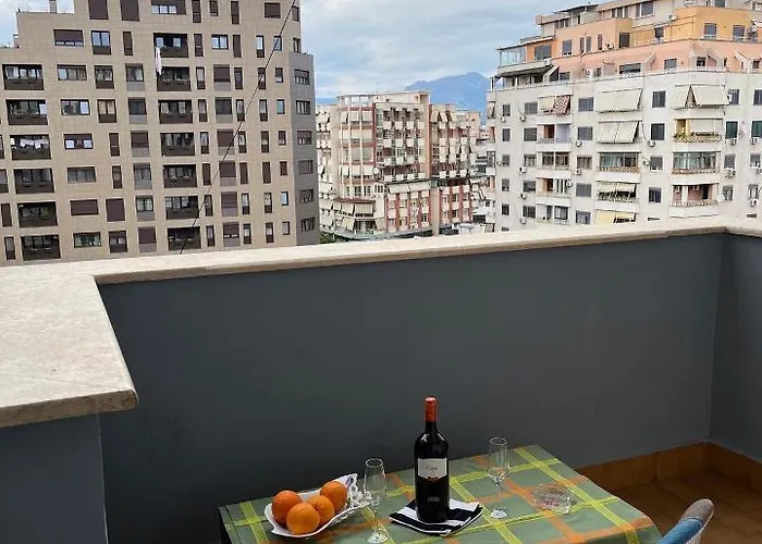 Center Easy * ティラナ